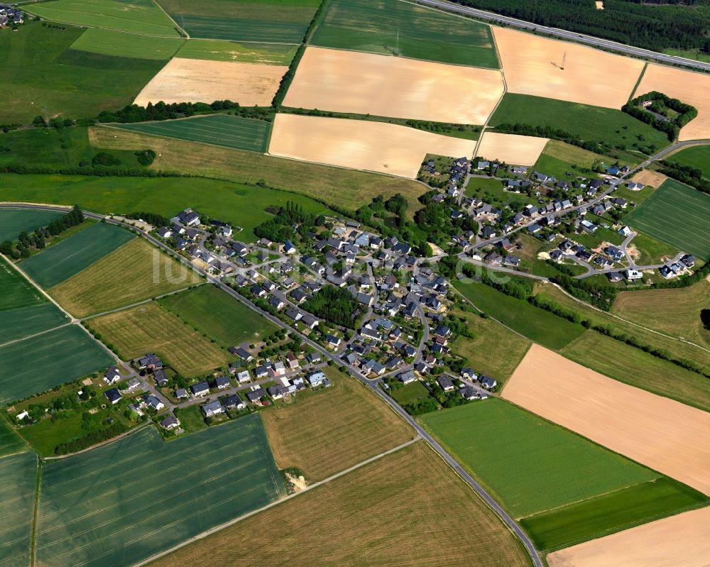 Niedersohren von oben - Dorfkern in Niedersohren im Bundesland Rheinland-Pfalz