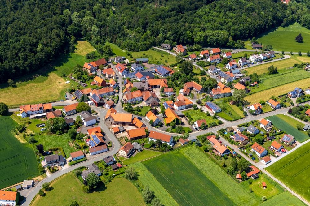 Ober-Ense aus der Vogelperspektive: Dorfkern in Ober-Ense im Bundesland Hessen, Deutschland