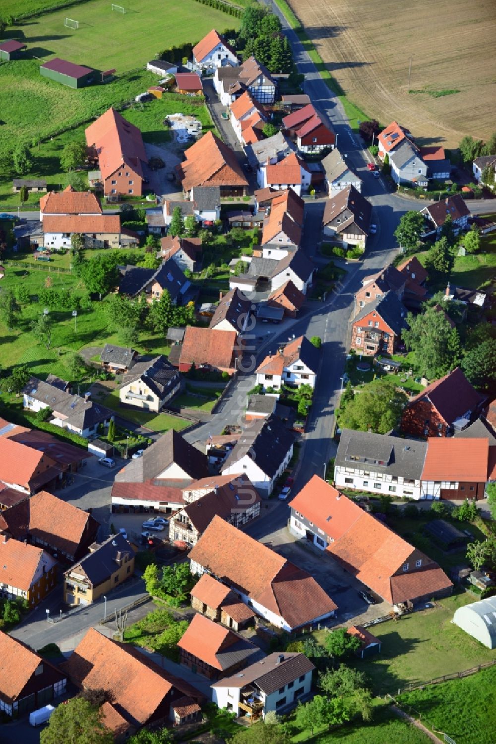 Einbeck Rittierode von oben - Dorfkern des Ortsteil Rittierode der Stadt Einbeck im Bundesland Niedersachsen