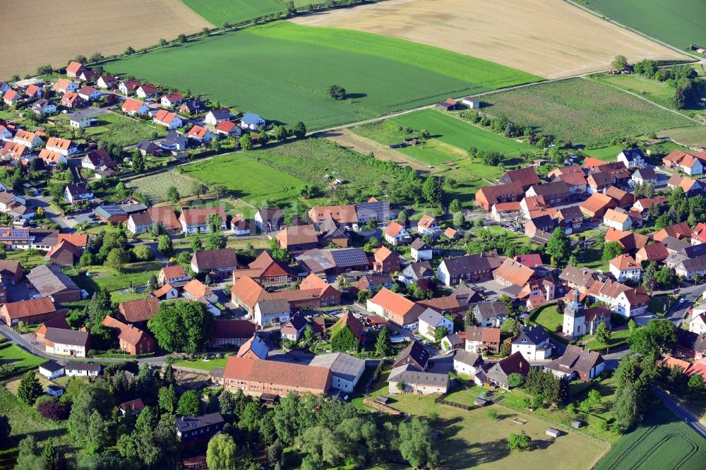 Kalefeld Sebexen aus der Vogelperspektive: Dorfkern vom Ortsteil Sebexen der Gemeinde Kalefeld im Bundesland Niedersachsen