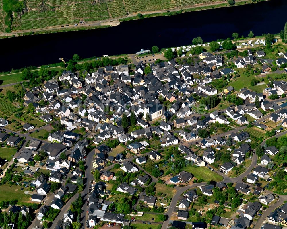 Luftaufnahme Pünderich - Dorfkern in Pünderich im Bundesland Rheinland-Pfalz