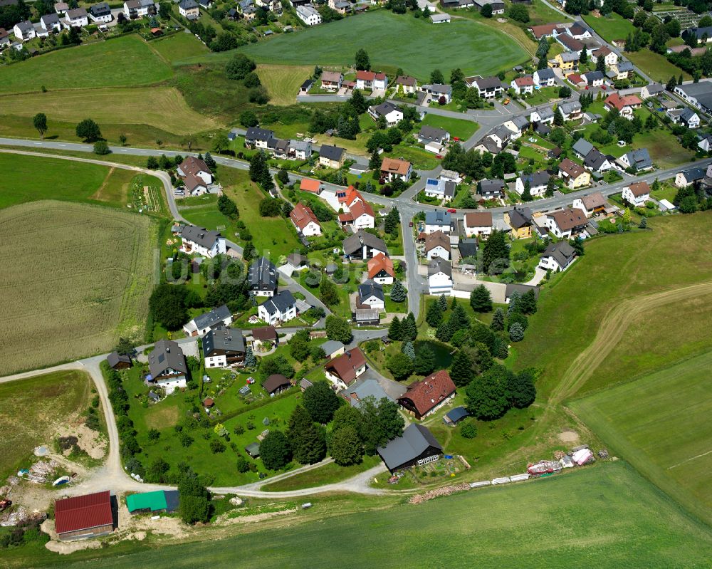 Geroldsgrün von oben - Dorfkern am Rande des Kraftwerkes in Geroldsgrün im Bundesland Bayern, Deutschland