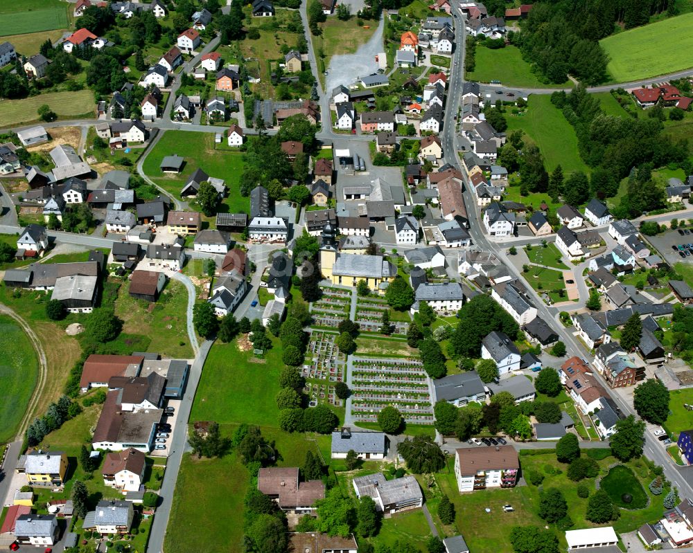 Luftbild Geroldsgrün - Dorfkern am Rande des Kraftwerkes in Geroldsgrün im Bundesland Bayern, Deutschland