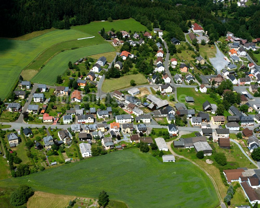 Luftaufnahme Geroldsgrün - Dorfkern am Rande des Kraftwerkes in Geroldsgrün im Bundesland Bayern, Deutschland