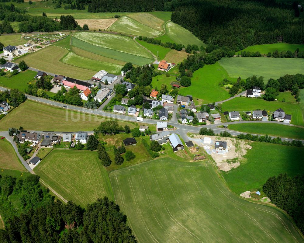 Kleindöbra von oben - Dorfkern am Rande des Kraftwerkes in Kleindöbra im Bundesland Bayern, Deutschland