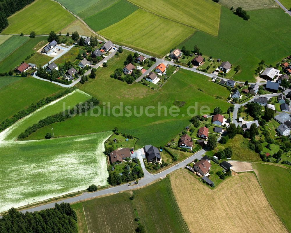 Luftbild Lippertsgrün - Dorfkern am Rande des Kraftwerkes in Lippertsgrün im Bundesland Bayern, Deutschland