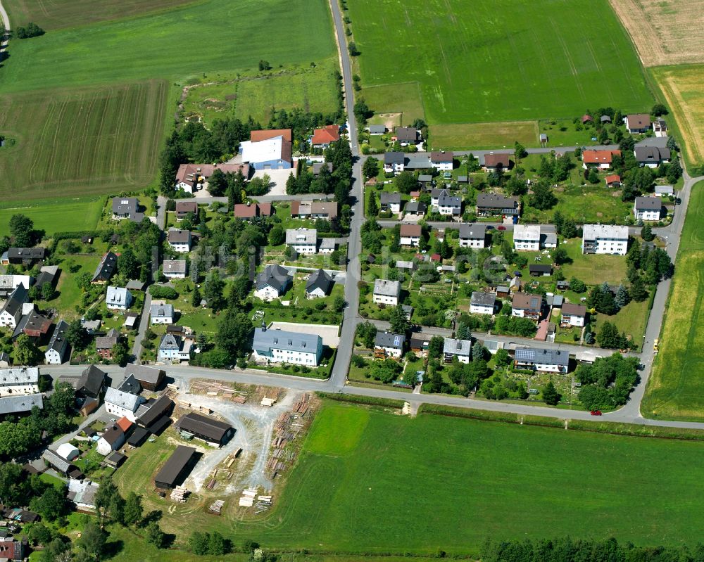 Martinlamitz von oben - Dorfkern am Rande des Kraftwerkes in Martinlamitz im Bundesland Bayern, Deutschland