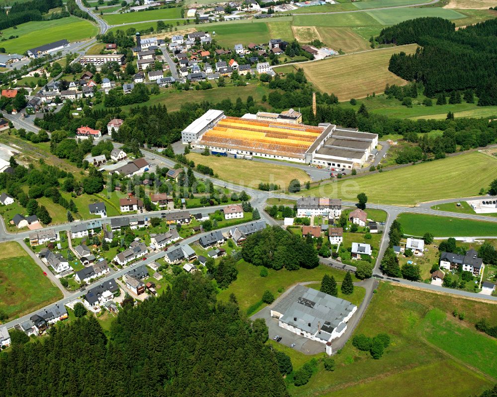 Schwarzenbach am Wald aus der Vogelperspektive: Dorfkern am Rande des Kraftwerkes in Schwarzenbach am Wald im Bundesland Bayern, Deutschland