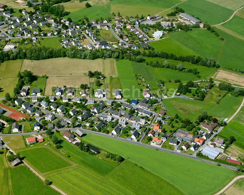 Sparneck von oben - Dorfkern am Rande des Kraftwerkes in Sparneck im Bundesland Bayern, Deutschland