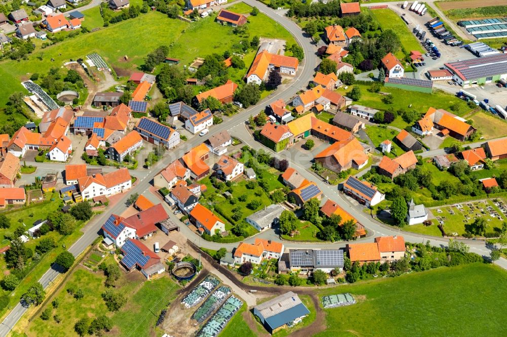 Rhadern von oben - Dorfkern in Rhadern im Bundesland Hessen, Deutschland