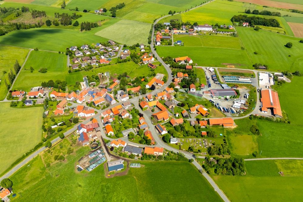 Rhadern aus der Vogelperspektive: Dorfkern in Rhadern im Bundesland Hessen, Deutschland