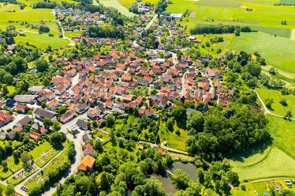 Sachsenberg aus der Vogelperspektive: Dorfkern in Sachsenberg im Bundesland Hessen, Deutschland