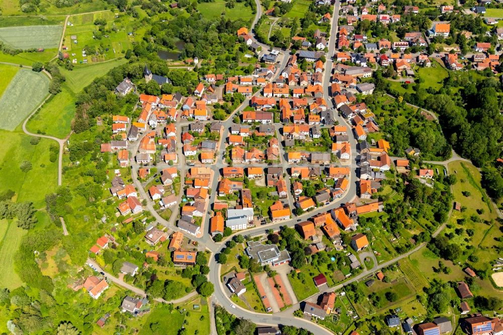 Sachsenberg von oben - Dorfkern in Sachsenberg im Bundesland Hessen, Deutschland