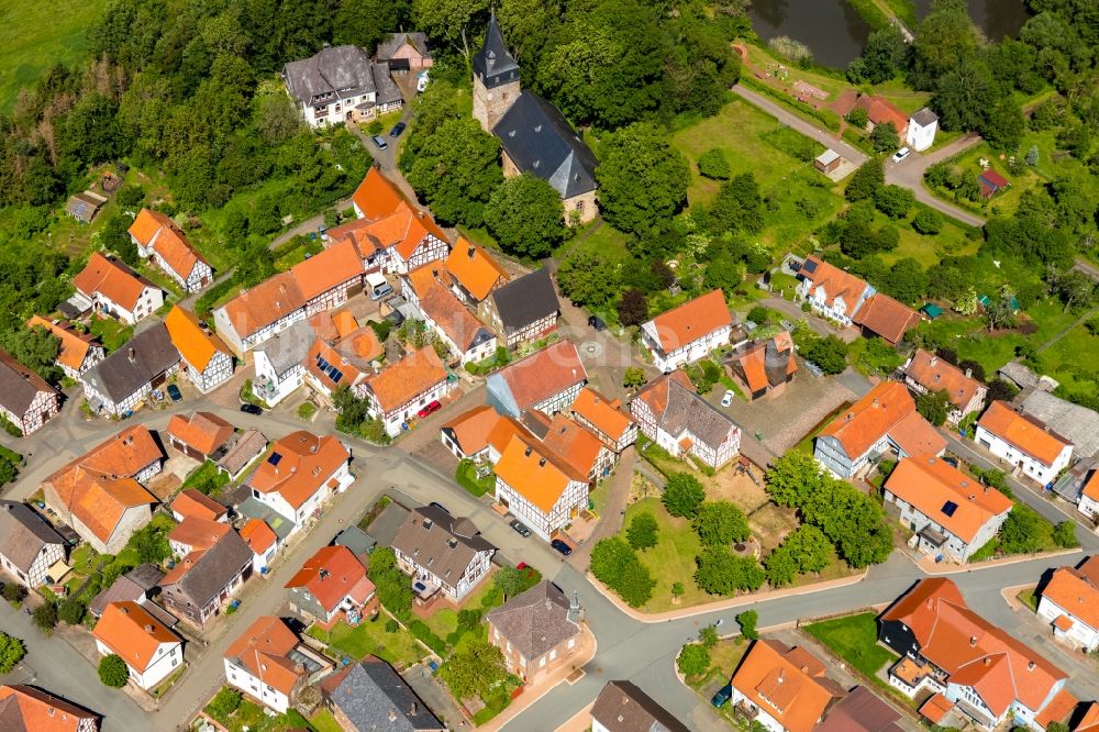 Sachsenberg aus der Vogelperspektive: Dorfkern in Sachsenberg im Bundesland Hessen, Deutschland