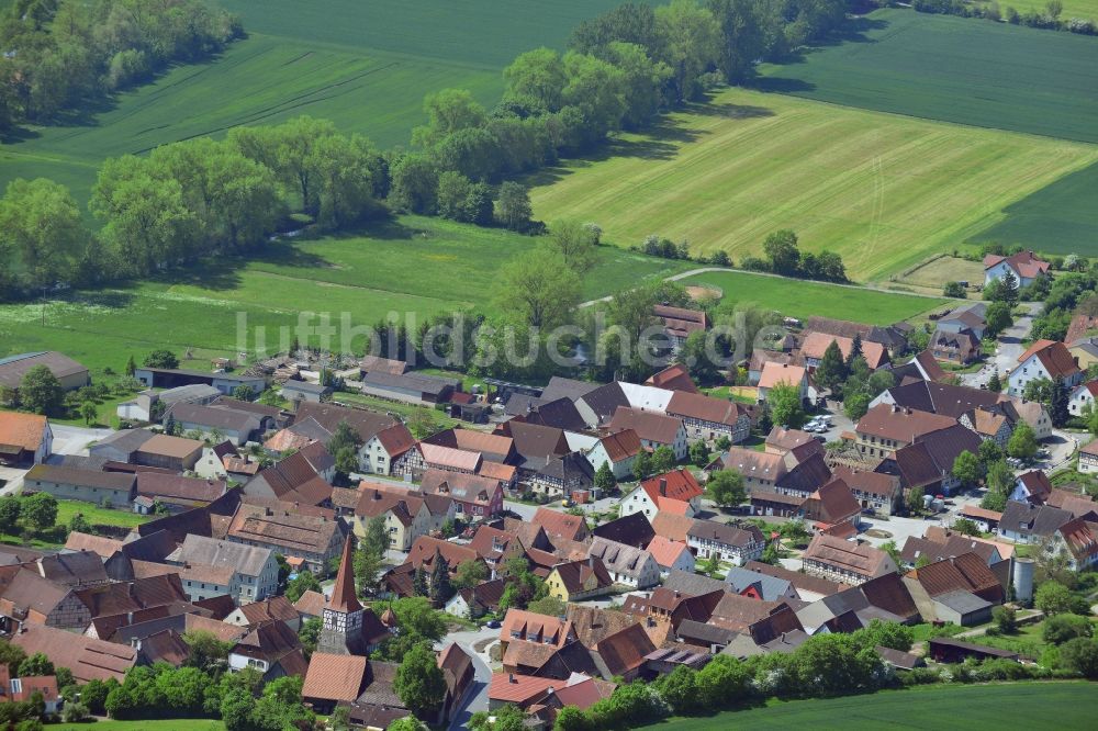 Schellbach, Neustadt aus der Vogelperspektive: Dorfkern in Schellbach, Neustadt im Bundesland Bayern