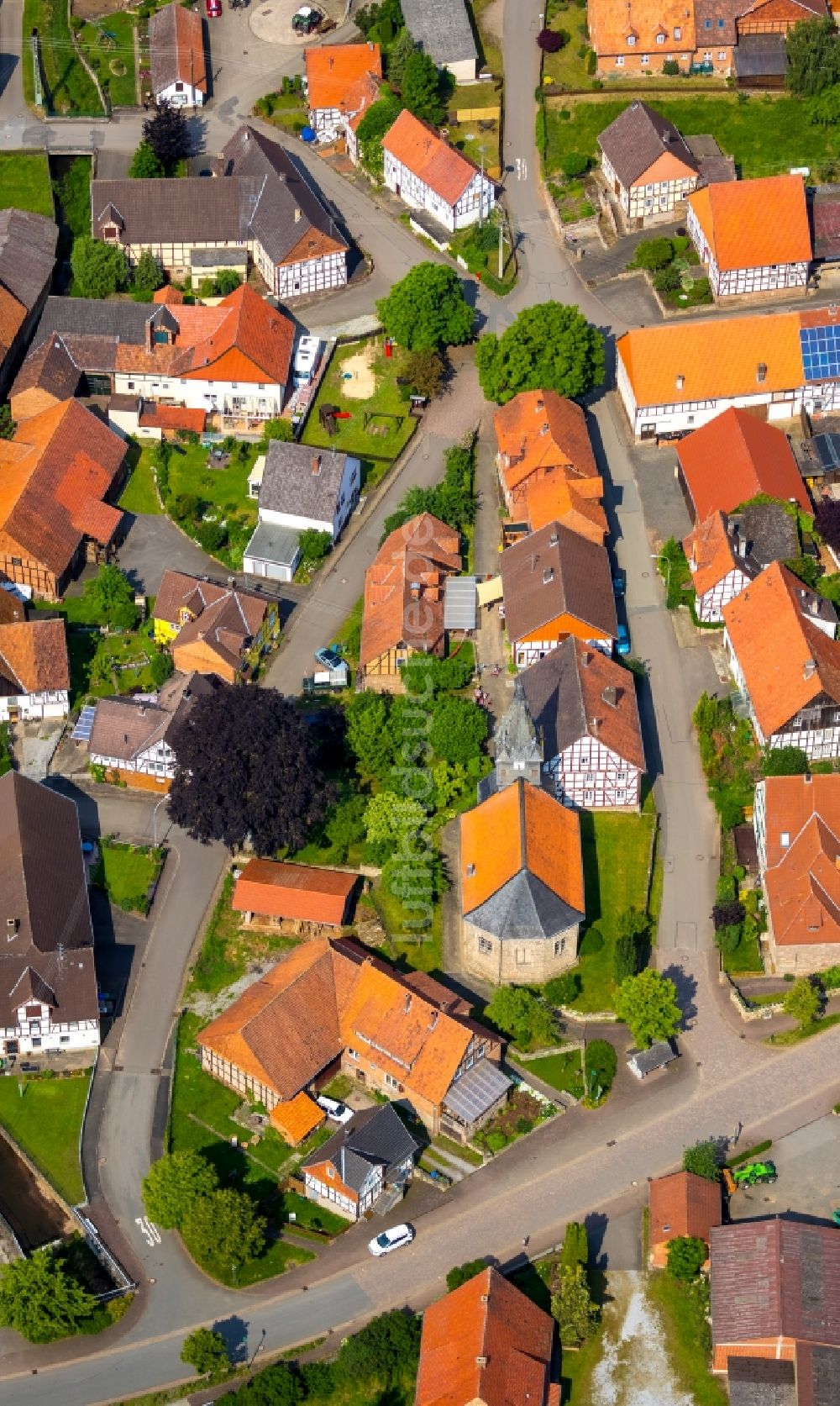 Luftaufnahme Schmillinghausen - Dorfkern in Schmillinghausen im Bundesland Hessen, Deutschland