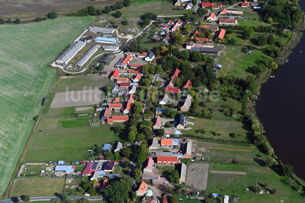 Luftaufnahme Seebeck - Dorfkern an den See- Ufer des Vielitzsee in Seebeck im Bundesland Brandenburg, Deutschland