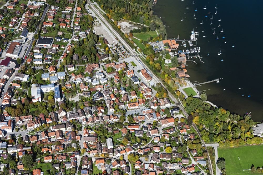 Dießen am Ammersee aus der Vogelperspektive: Dorfkern an den See- Uferbereichen des Ammersee in Dießen am Ammersee im Bundesland Bayern, Deutschland