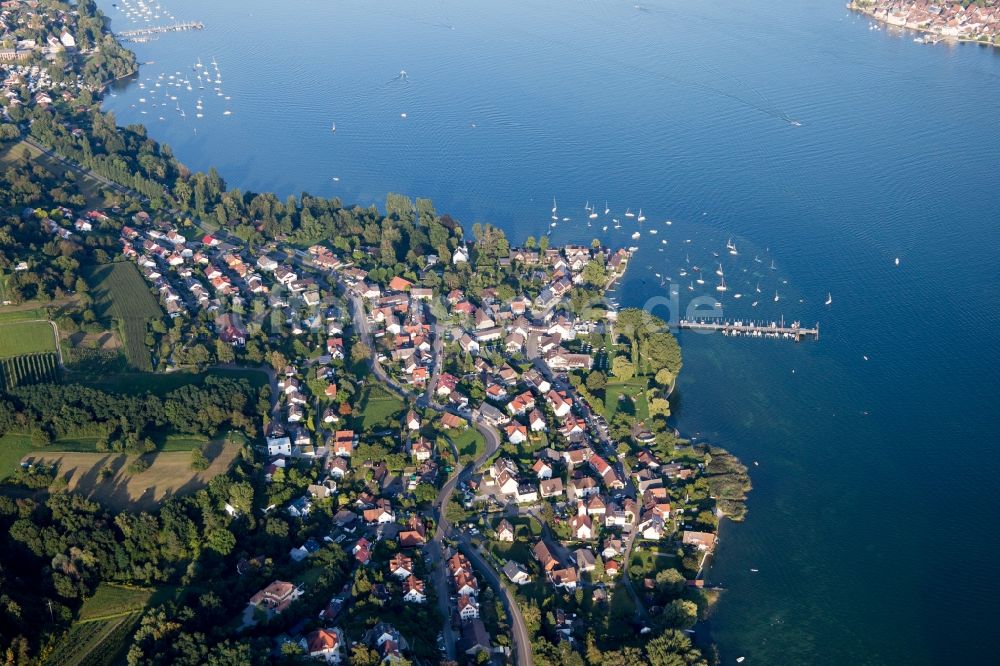 Gaienhofen aus der Vogelperspektive: Dorfkern an den See- Uferbereichen des Bodensee im Ortsteil Hemmenhofen in Gaienhofen im Bundesland Baden-Württemberg, Deutschland