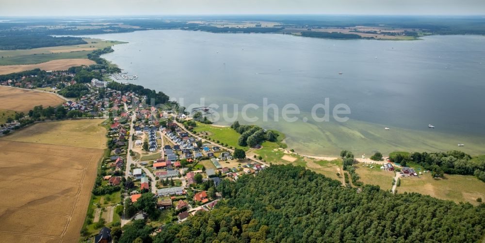 Luftbild Untergöhren - Dorfkern an den See- Uferbereichen des Fleesensees in Untergöhren im Bundesland Mecklenburg-Vorpommern