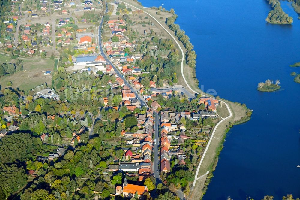 Luftaufnahme Gartow - Dorfkern an den See- Uferbereichen Gartower See in Gartow im Bundesland Niedersachsen, Deutschland