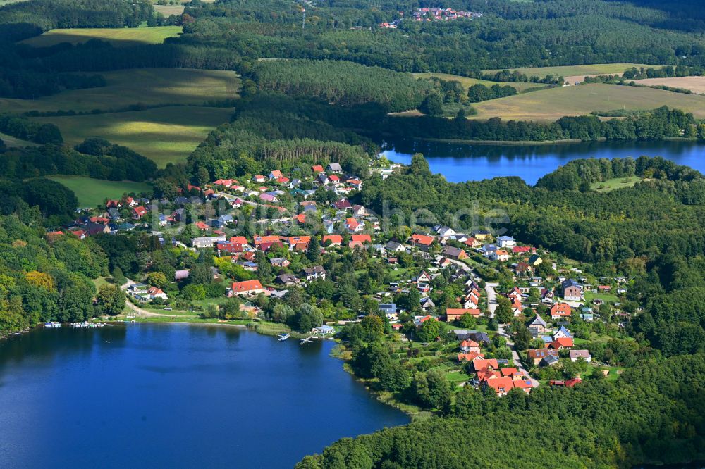 Luftbild Godern - Dorfkern an den See- Uferbereichen in Godern im Bundesland Mecklenburg-Vorpommern, Deutschland