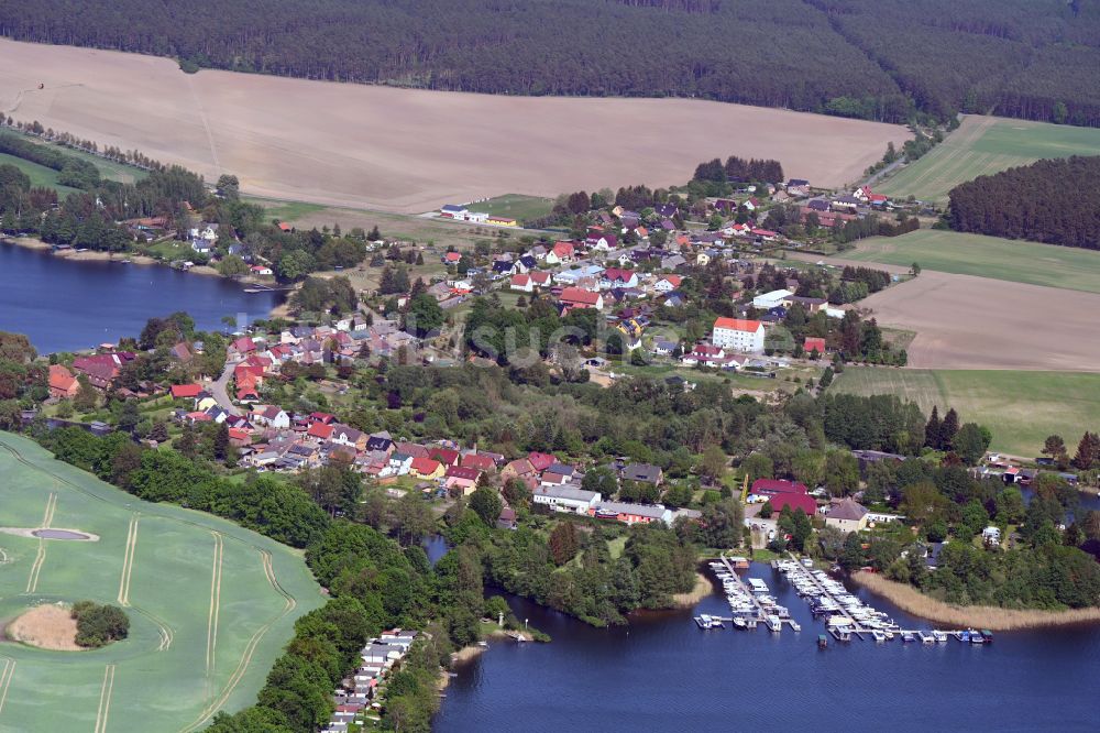 Luftaufnahme Priepert - Dorfkern an den See- Uferbereichen Havel - Ellenbogensee in Priepert im Bundesland Mecklenburg-Vorpommern, Deutschland