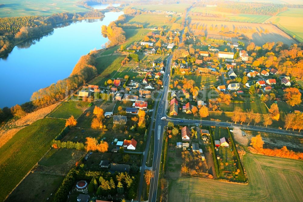 Luftbild Möllenbeck - Dorfkern an den See- Uferbereichen des Möllenbecker Haussee in Möllenbeck im Bundesland Mecklenburg-Vorpommern, Deutschland