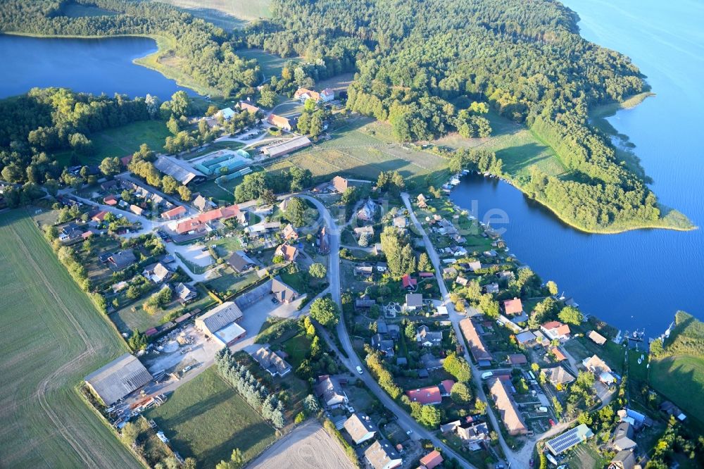 Luftbild Groß Zecher - Dorfkern an den See- Uferbereichen des Schaalsee in Groß Zecher im Bundesland Schleswig-Holstein, Deutschland