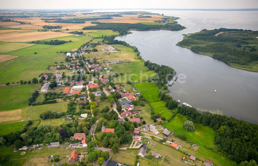 Luftbild Vipperow - Dorfkern an den See- Uferbereichen des Sees Kleine Müritz in Vipperow im Bundesland Mecklenburg-Vorpommern, Deutschland