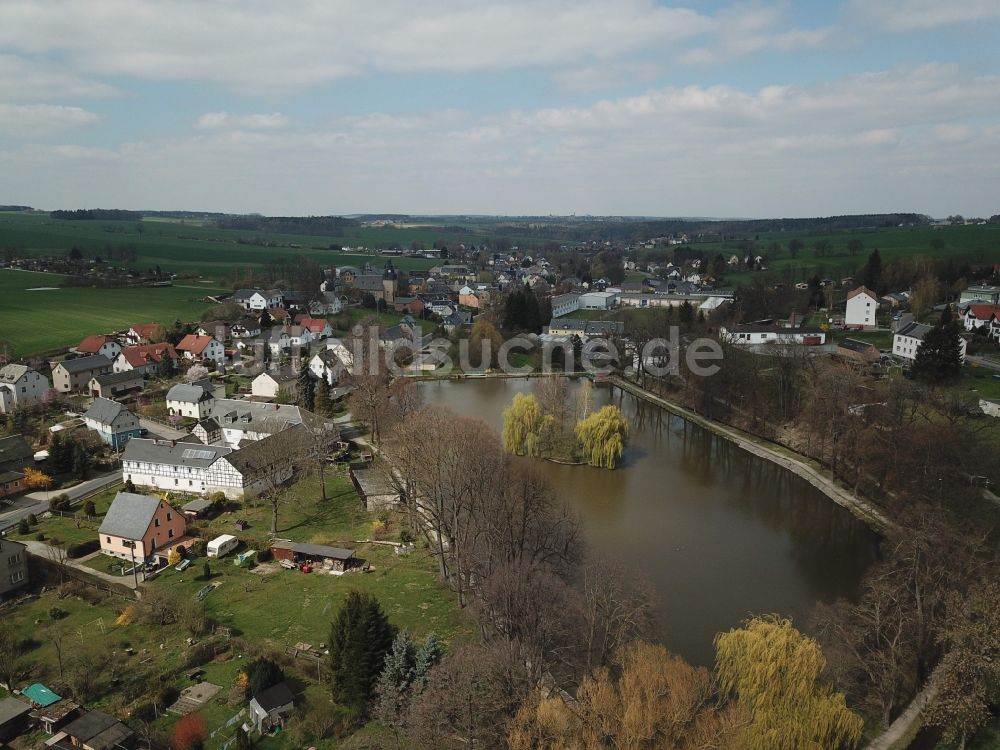 Luftbild Langenwetzendorf - Dorfkern an den See- Uferbereichen eines Tümpels in Langenwetzendorf im Bundesland Thüringen, Deutschland