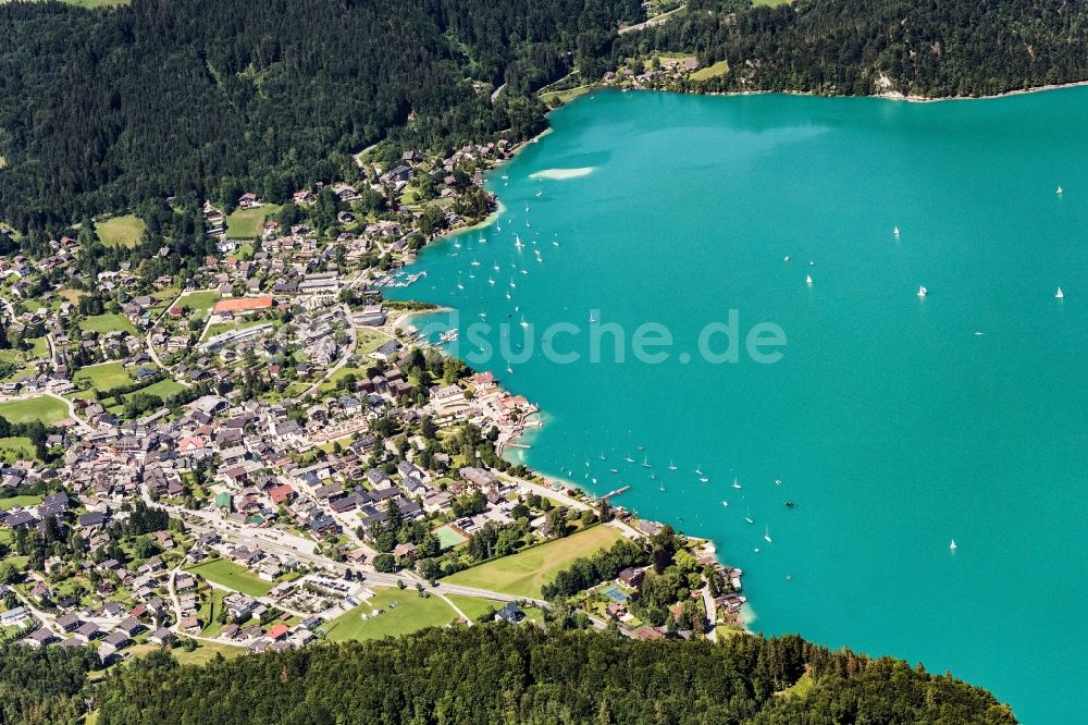 Sankt Gilgen aus der Vogelperspektive: Dorfkern an den See- Uferbereichen des Wolfgangsees in Sankt Gilgen in Salzburg, Österreich