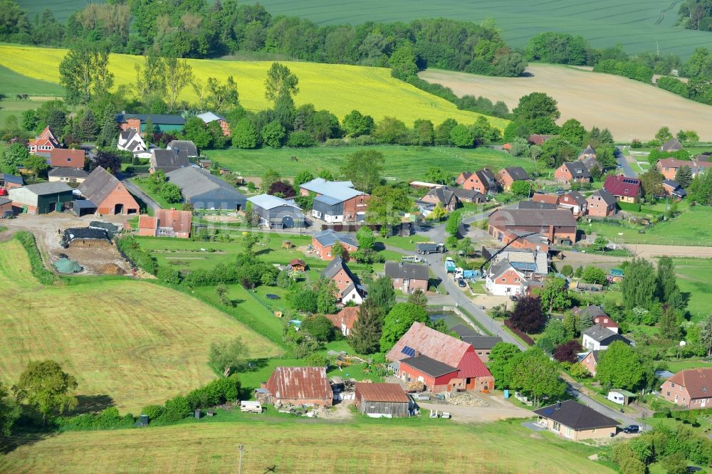 Luftaufnahme Siebenbäumen - Dorfkern in Siebenbäumen im Bundesland Schleswig-Holstein