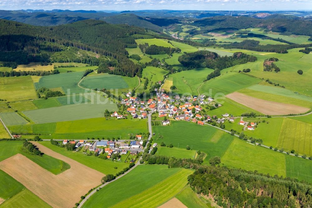 Stormbruch aus der Vogelperspektive: Dorfkern in Stormbruch im Bundesland Hessen, Deutschland