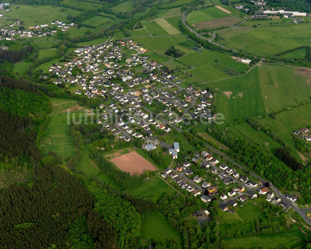 Luftaufnahme Streithausen - Dorfkern in Streithausen im Bundesland Rheinland-Pfalz