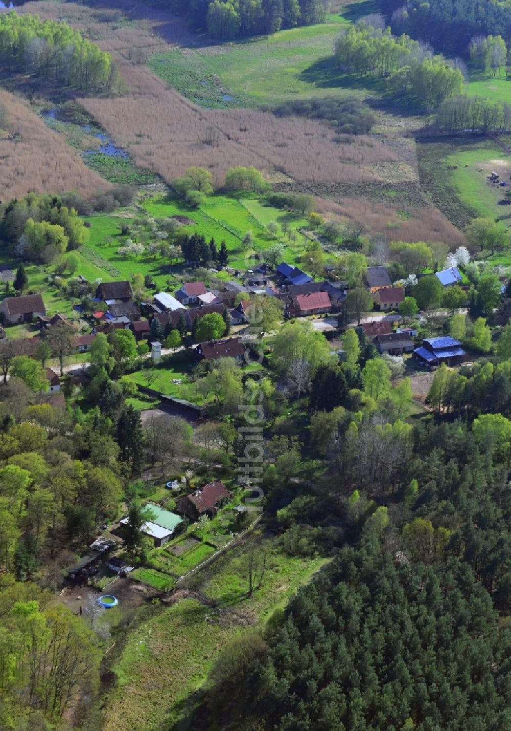 Temmen-Ringenwalde, Poratz von oben - Dorfkern in Temmen-Ringenwalde, Poratz im Bundesland Brandenburg