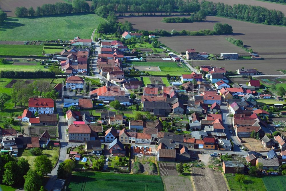 Thürungen von oben - Dorfkern in Thürungen im Bundesland Sachsen-Anhalt, Deutschland