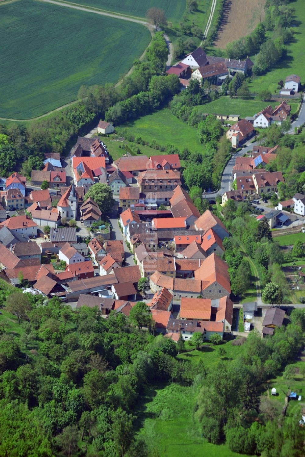 Tiefenstockheim, Seinsheim von oben - Dorfkern in Tiefenstockheim, Seinsheim im Bundesland Bayern