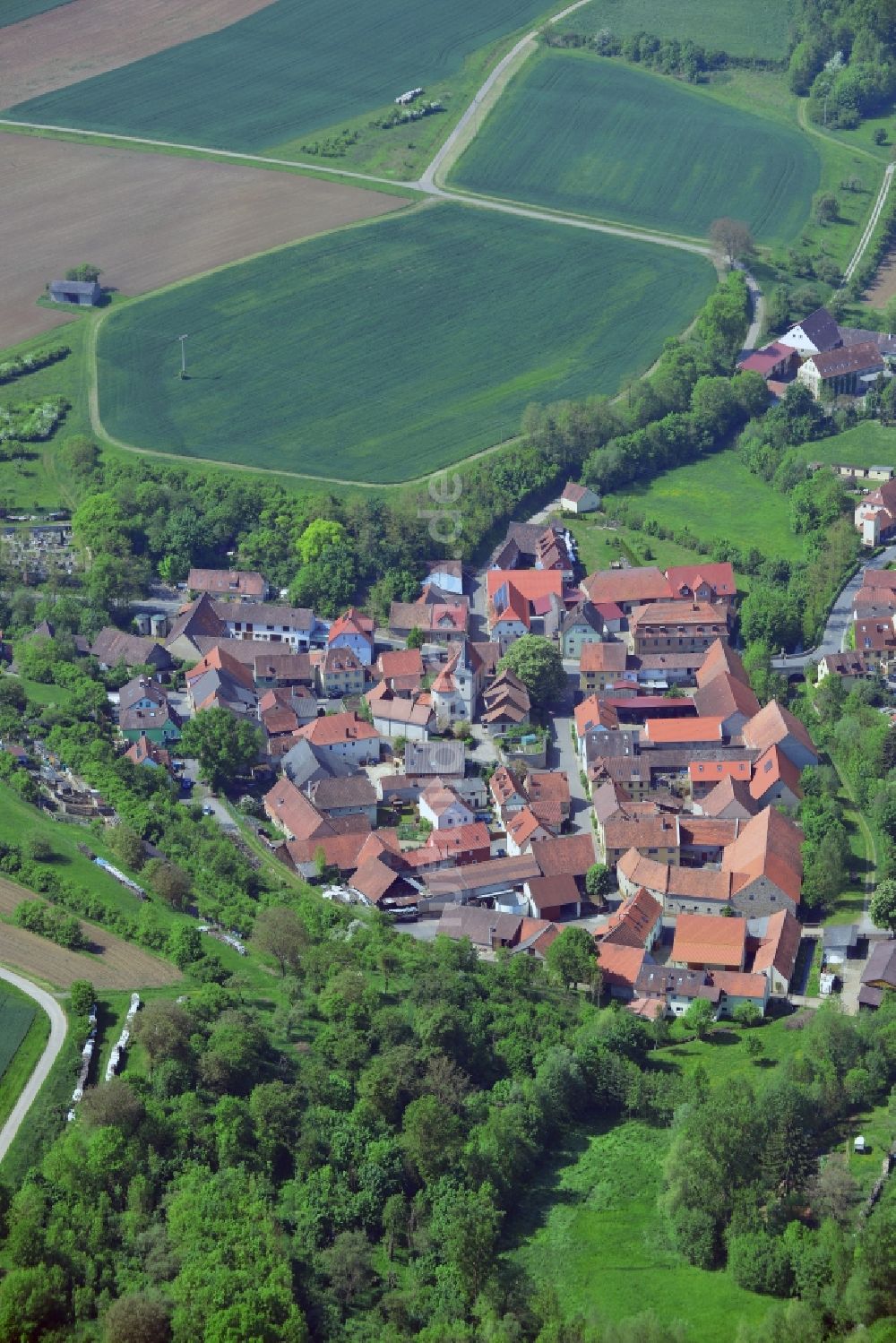 Tiefenstockheim, Seinsheim aus der Vogelperspektive: Dorfkern in Tiefenstockheim, Seinsheim im Bundesland Bayern