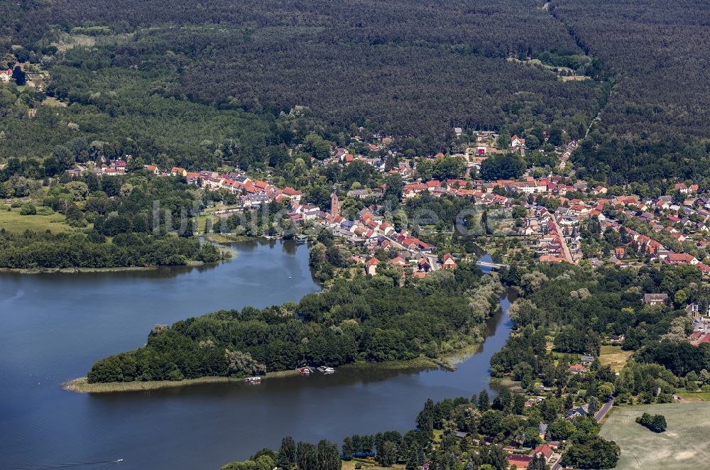 Luftaufnahme Neuruppin - Dorfkern an den Uferbereichen des Ruppiner See im Ortsteil Alt Ruppin in Neuruppin im Bundesland Brandenburg