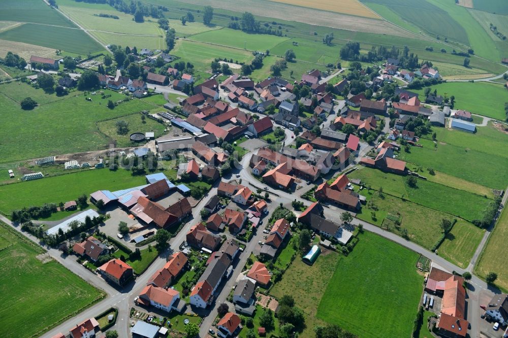 Vasbeck aus der Vogelperspektive: Dorfkern in Vasbeck im Bundesland Hessen, Deutschland