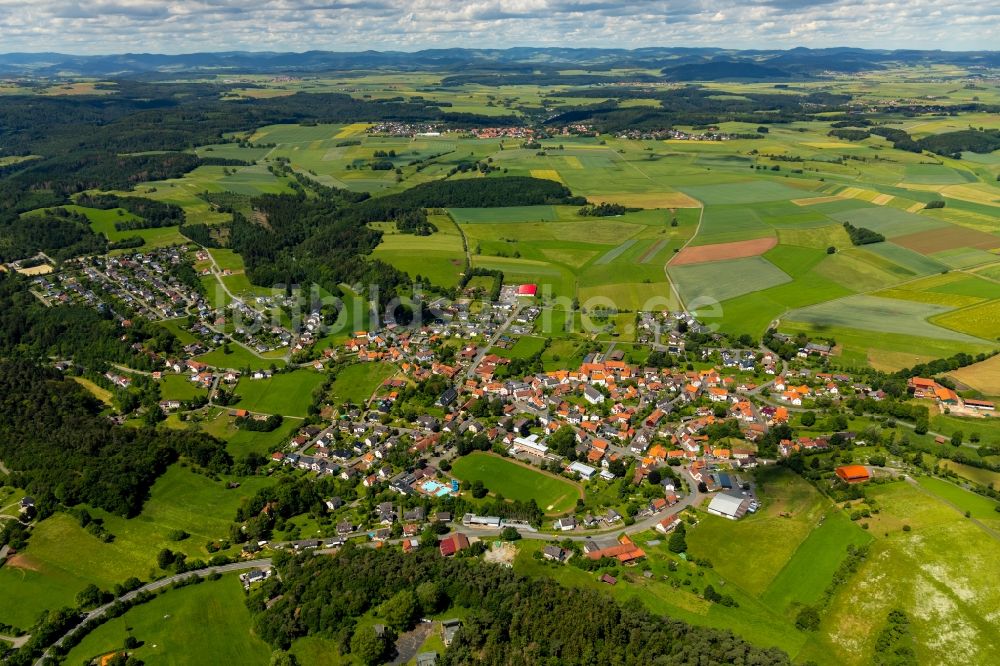 Vöhl von oben - Dorfkern in Vöhl im Bundesland Hessen, Deutschland