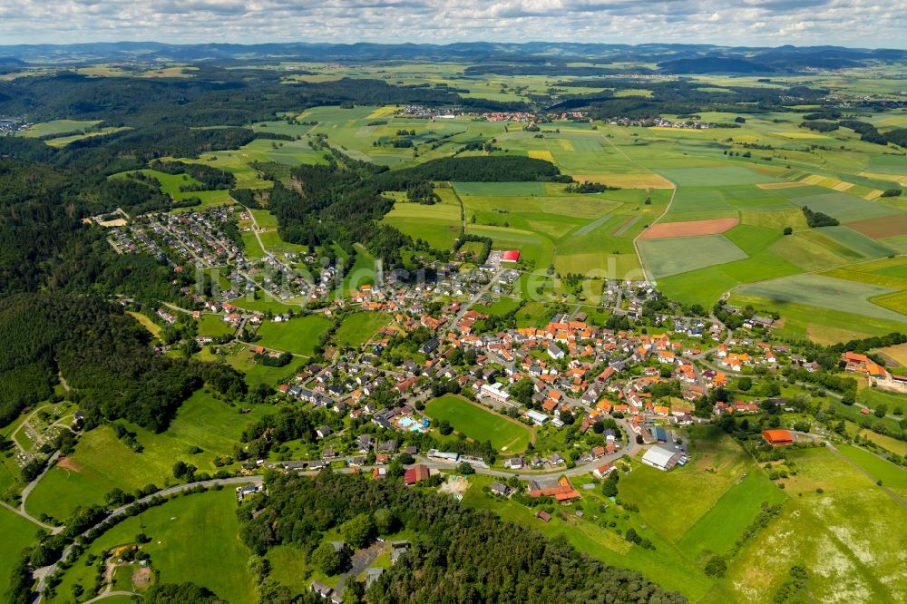 Vöhl aus der Vogelperspektive: Dorfkern in Vöhl im Bundesland Hessen, Deutschland