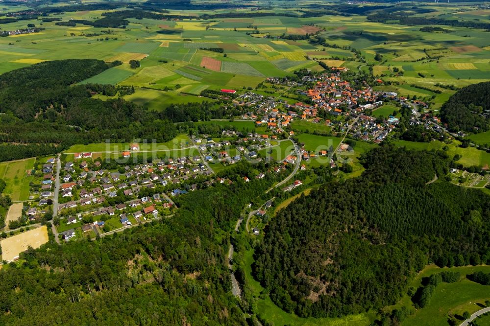 Vöhl von oben - Dorfkern in Vöhl im Bundesland Hessen, Deutschland