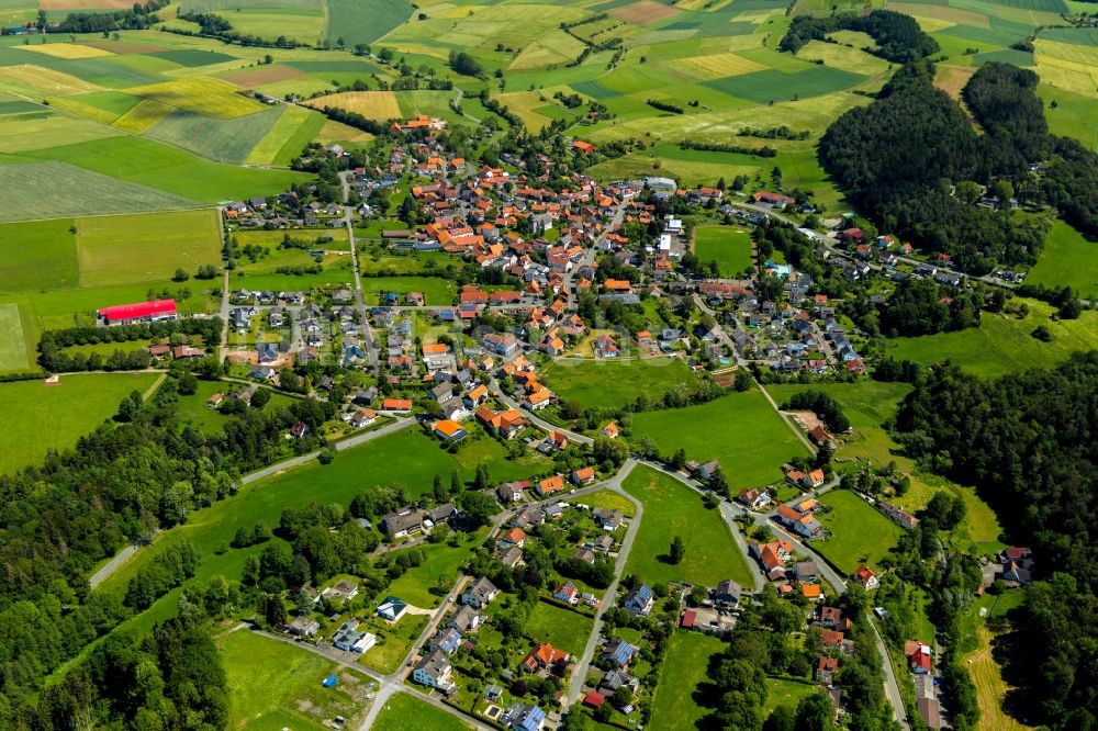 Vöhl von oben - Dorfkern in Vöhl im Bundesland Hessen, Deutschland