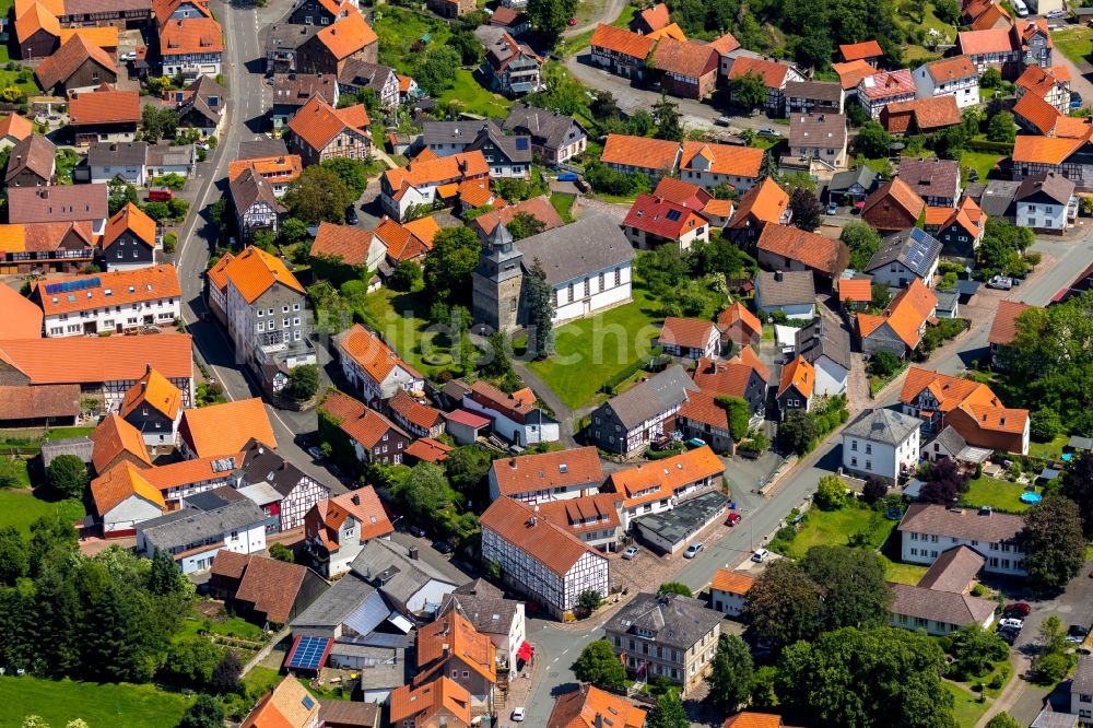 Vöhl aus der Vogelperspektive: Dorfkern in Vöhl im Bundesland Hessen, Deutschland