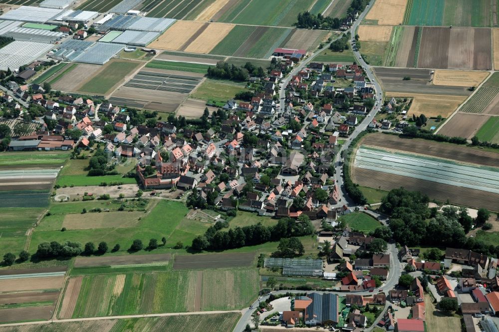 Luftaufnahme Nürnberg - Dorfkern mit Wehrkirche in Nürnberg Kraftshof im Bundesland Bayern