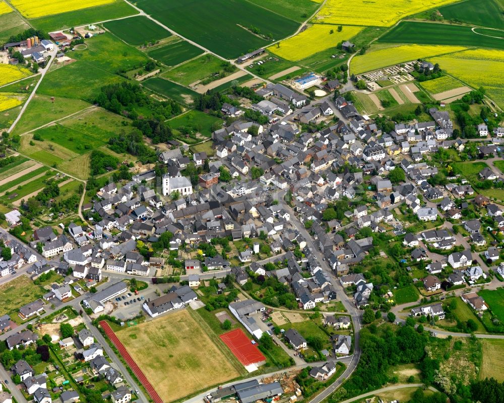 Luftaufnahme Weisel - Dorfkern in Weisel im Bundesland Rheinland-Pfalz