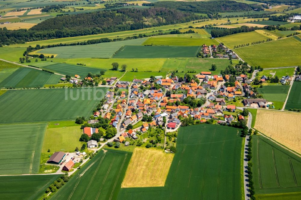 Luftaufnahme Wethen - Dorfkern in Wethen im Bundesland Hessen, Deutschland