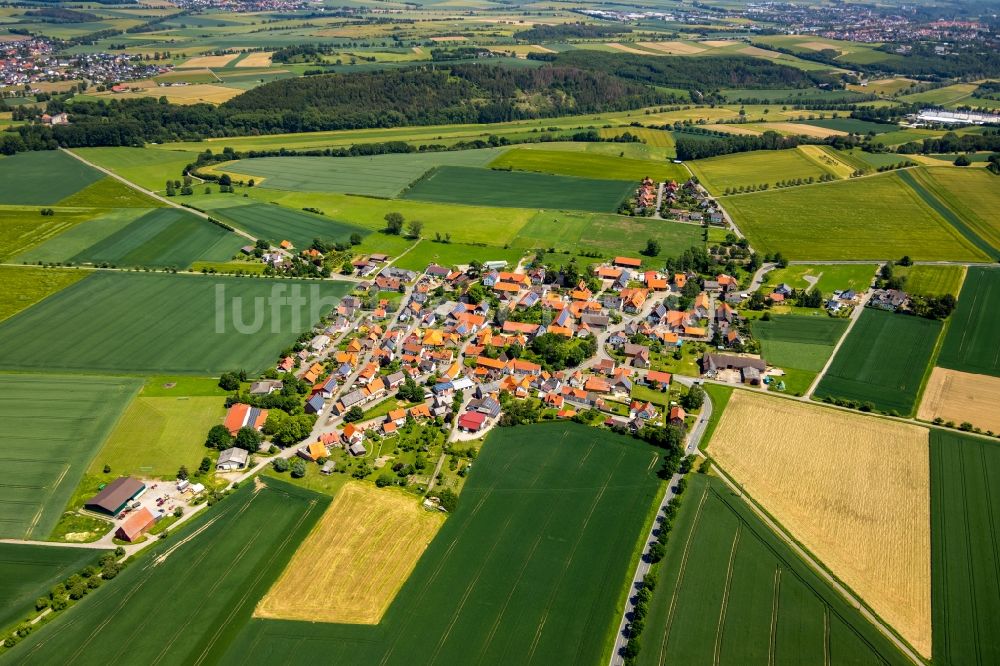 Wethen von oben - Dorfkern in Wethen im Bundesland Hessen, Deutschland